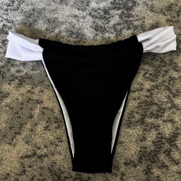 Zara Slide String Bikini Bottom Black White Mid-Rise Ruched Size: Medium - Picture 2 of 3